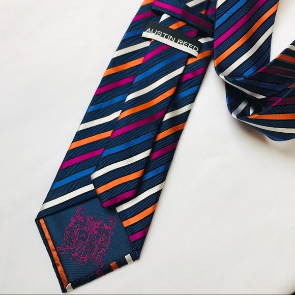 Authentic Austin Reed Royal Family silk tie London - Picture 5 of 5